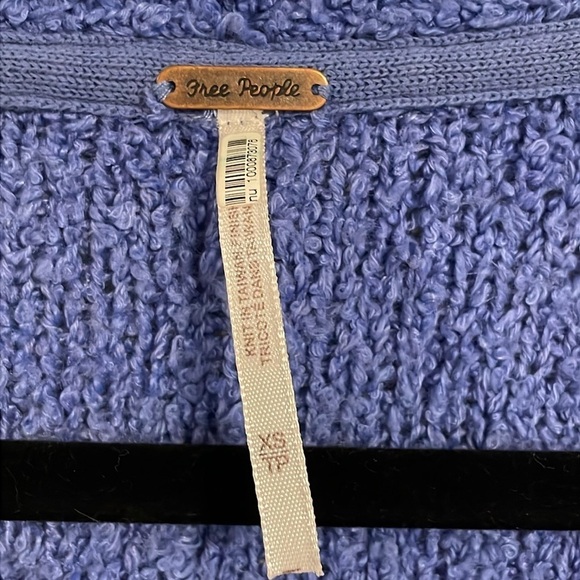 Free People Women’s Cropped Fuzzy Sweater Blue XS Cotton Blend Finders Keepers - Picture 11 of 16